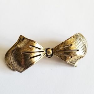 Vintage bow brooch gold tone pin ribbon